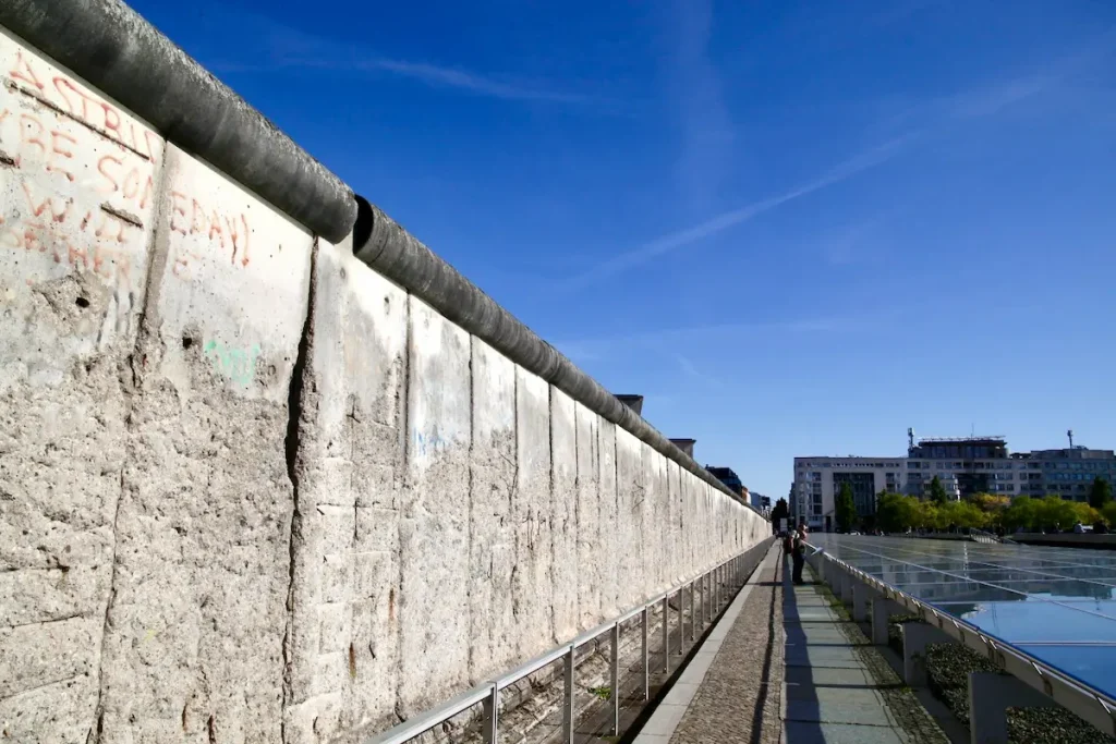 30 facts about berlin wall